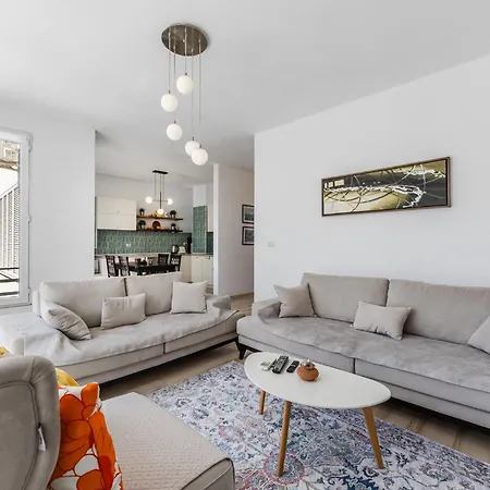Calm Living 2br In Residential Area By Pikhost