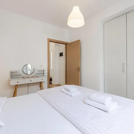 Calm Living 2br In Residential Area By Pikhost Apartamento Tirana