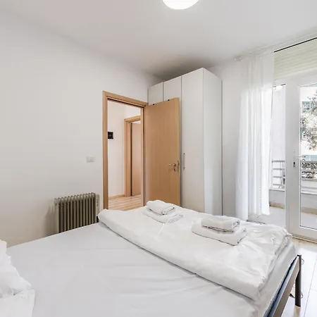 Calm Living 2br In Residential Area By Pikhost * 地拉那
