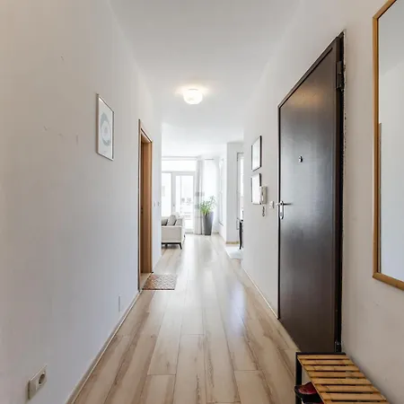 Calm Living 2br In Residential Area By Pikhost 地拉那