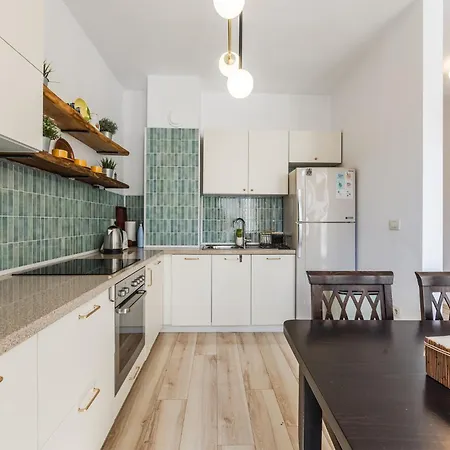 Calm Living 2br In Residential Area By Pikhost