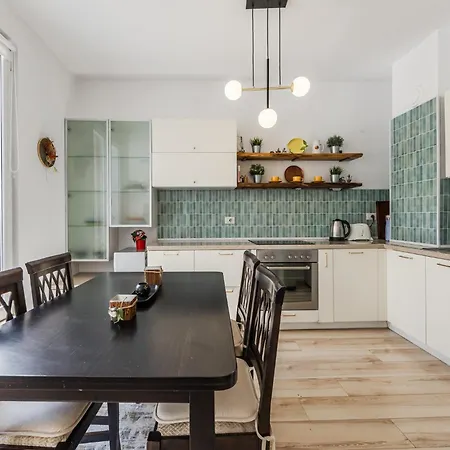 Calm Living 2br In Residential Area By Pikhost