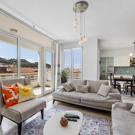 Calm Living 2br In Residential Area By Pikhost