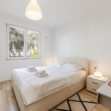 Calm Living 2br In Residential Area By Pikhost